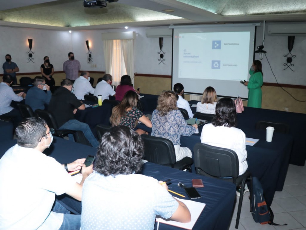Canaive Yucatán inicia su taller “Herramientas Estratégicas para el Ahora  en la Industria del Vestido” via @laviejaguardiaa